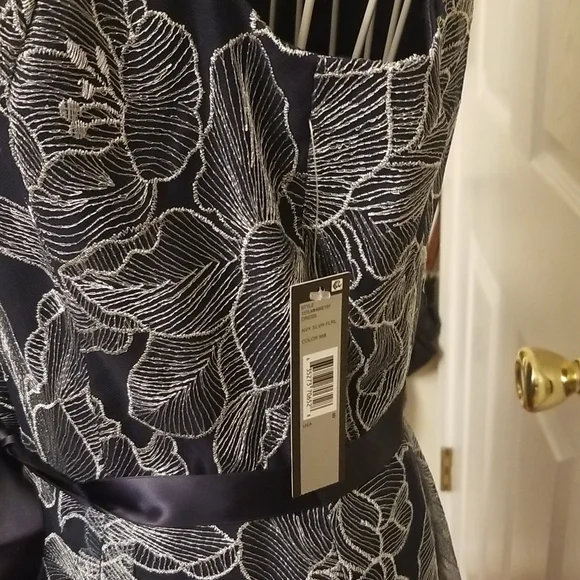 Stunning Tahari navy and white dress NWT - Picture 4 of 15